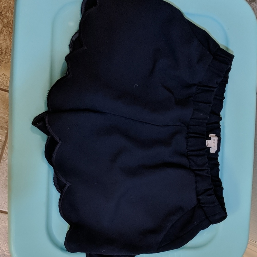 Navy Scalloped hem shorts elastic waist